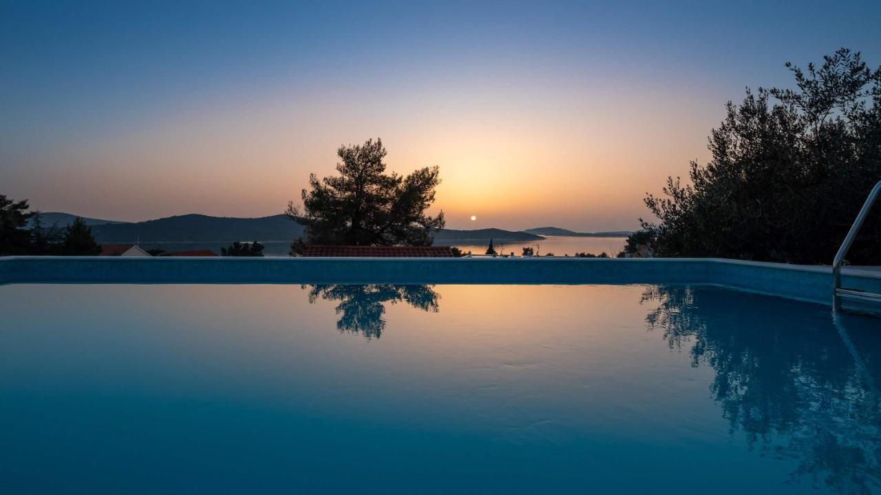 Villa Tela With Pool ザボリッチ エクステリア 写真
